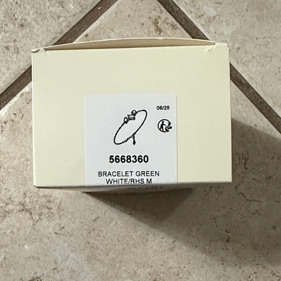 Swarovski Mesmera Bracelet (Mixed cuts, Green, Rhodium plated) - Picture 13 of 16